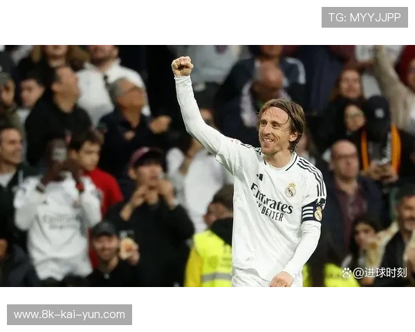 终场哨响,克罗地亚老将莫德里奇跪地掩面,皇马艰难取胜 终场哨响,克罗地亚老将莫德里奇跪地掩面,皇马艰难取胜